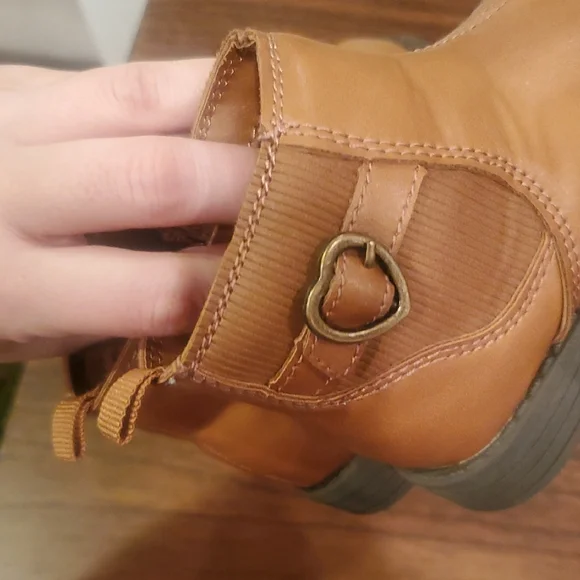 Kids Brown Boots with Heart Detail - Picture 6 of 10